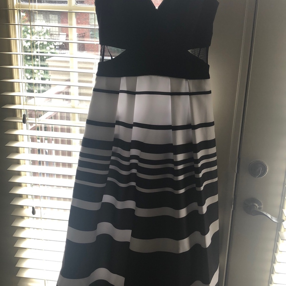 LIGHTWEIGHT BALL GOWN